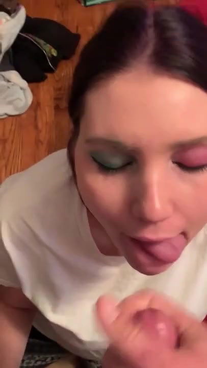 cute girlfriend blowjob and cum out mouth