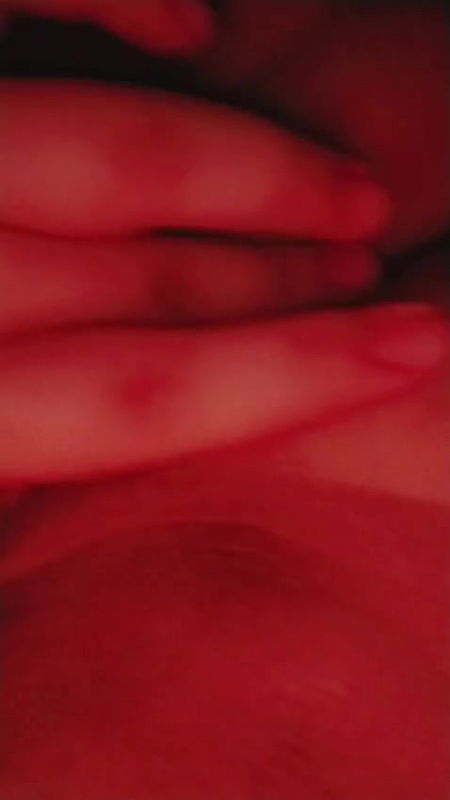 juicy pussy fingering