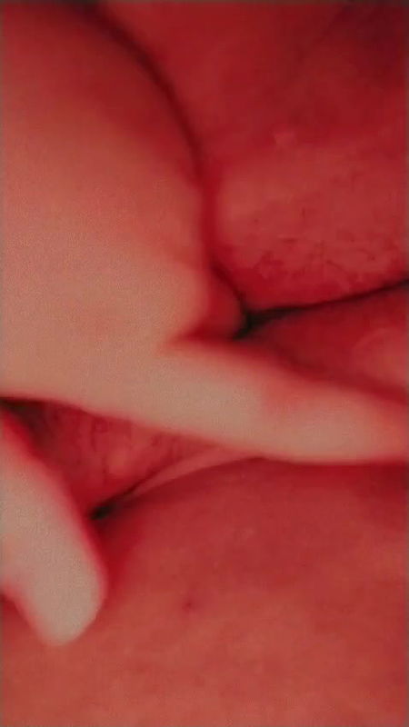 juicy pussy fingering