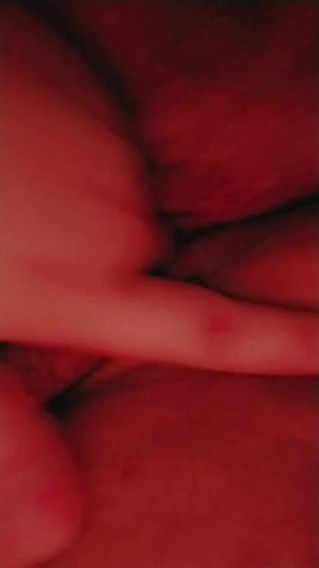 juicy pussy fingering