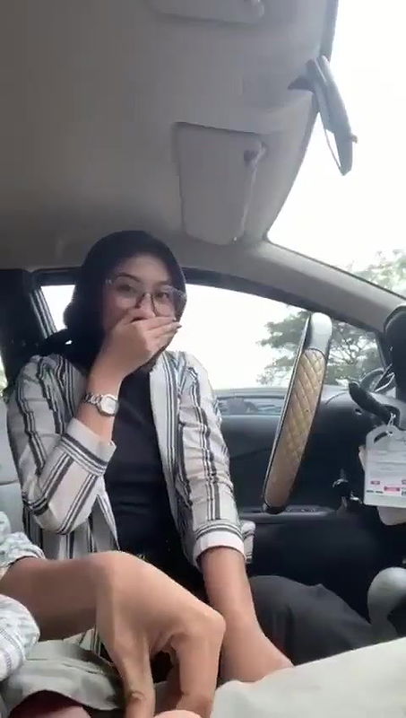 Glasses Shy Hijabi Babe Giving Blowjob Inside Car
