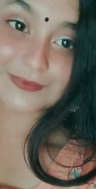 Bangladeshi Beautiful Girl Showing