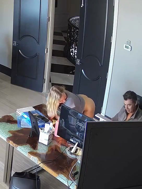 Extreemly Beautigul Girl Seduced An Old Man