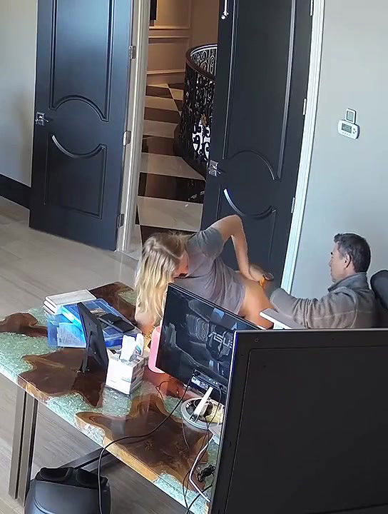 Extreemly Beautigul Girl Seduced An Old Man