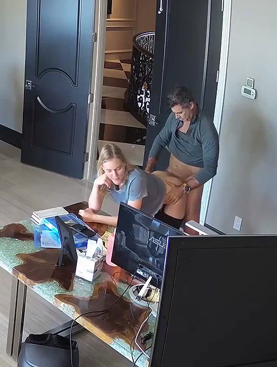 Extreemly Beautigul Girl Seduced An Old Man