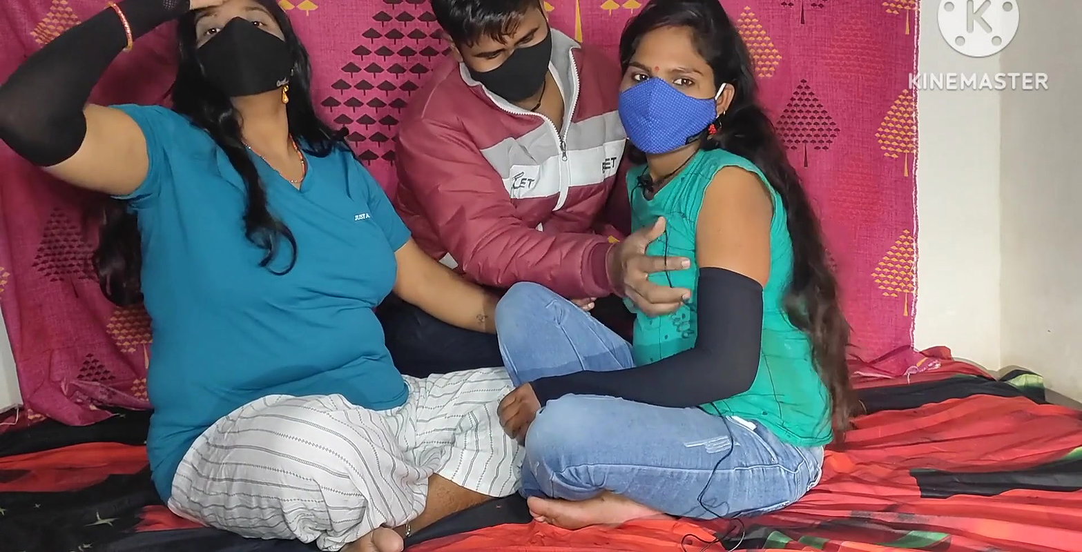 Leaving the two stepsisters alone, a tongue boy fiercely beat both the stepsister 2bahano ko ek sath milakar choda 1 boy