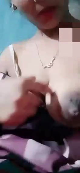 Beautiful Indian girl Chandrika showing her boobs to boyfriend in video calling