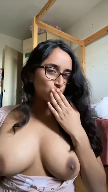 Beautiful Sexy Gf Showing