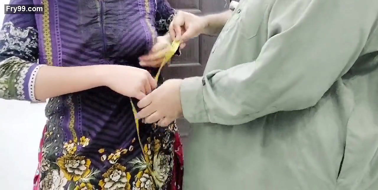 Pakistani Aunty Fucked By Tailor In Ass With Hindi Audio