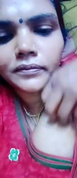 Desi married bhabhi show her boob online leaked video clip