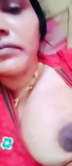Desi married bhabhi show her boob online leaked video clip