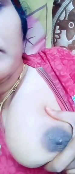 Desi married bhabhi show her boob online leaked video clip