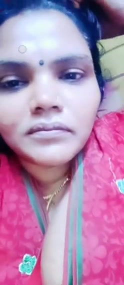 Desi married bhabhi show her boob online leaked video clip