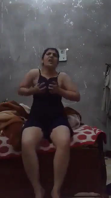 Desi lady fingering hard in a sexy mood