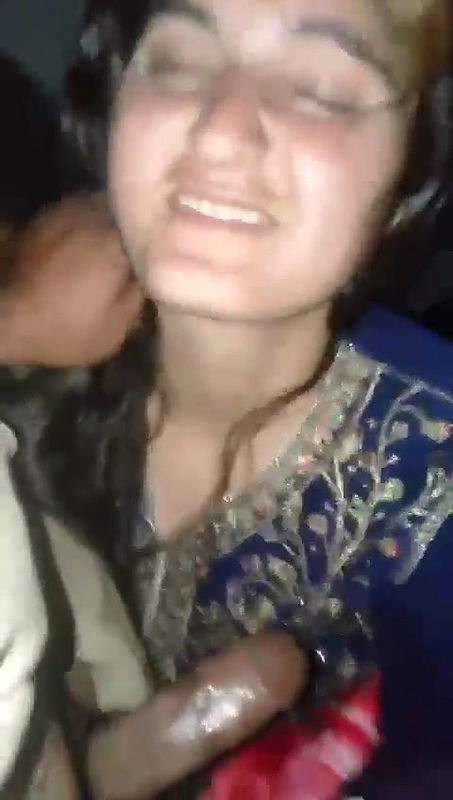 Desi girl giving blowjob
