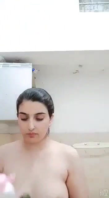 jaht wali chut mein khira ghusayi ladki ne