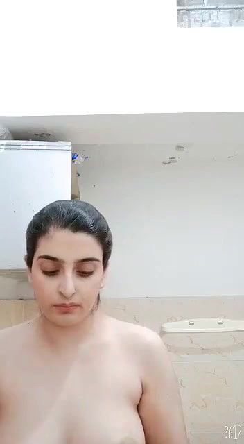 jaht wali chut mein khira ghusayi ladki ne