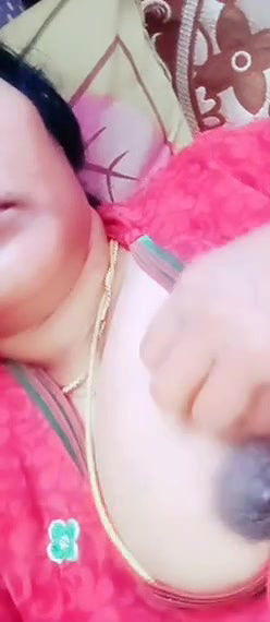 Desi married bhabhi show her boob online leaked video clip