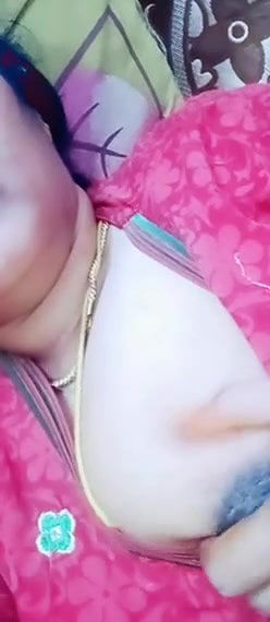 Desi married bhabhi show her boob online leaked video clip