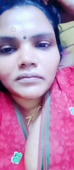 Desi married bhabhi show her boob online leaked video clip