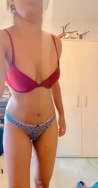 Reputed Sri Lankan Girl Turned Webwhore Forever and Showing Her Naked Body