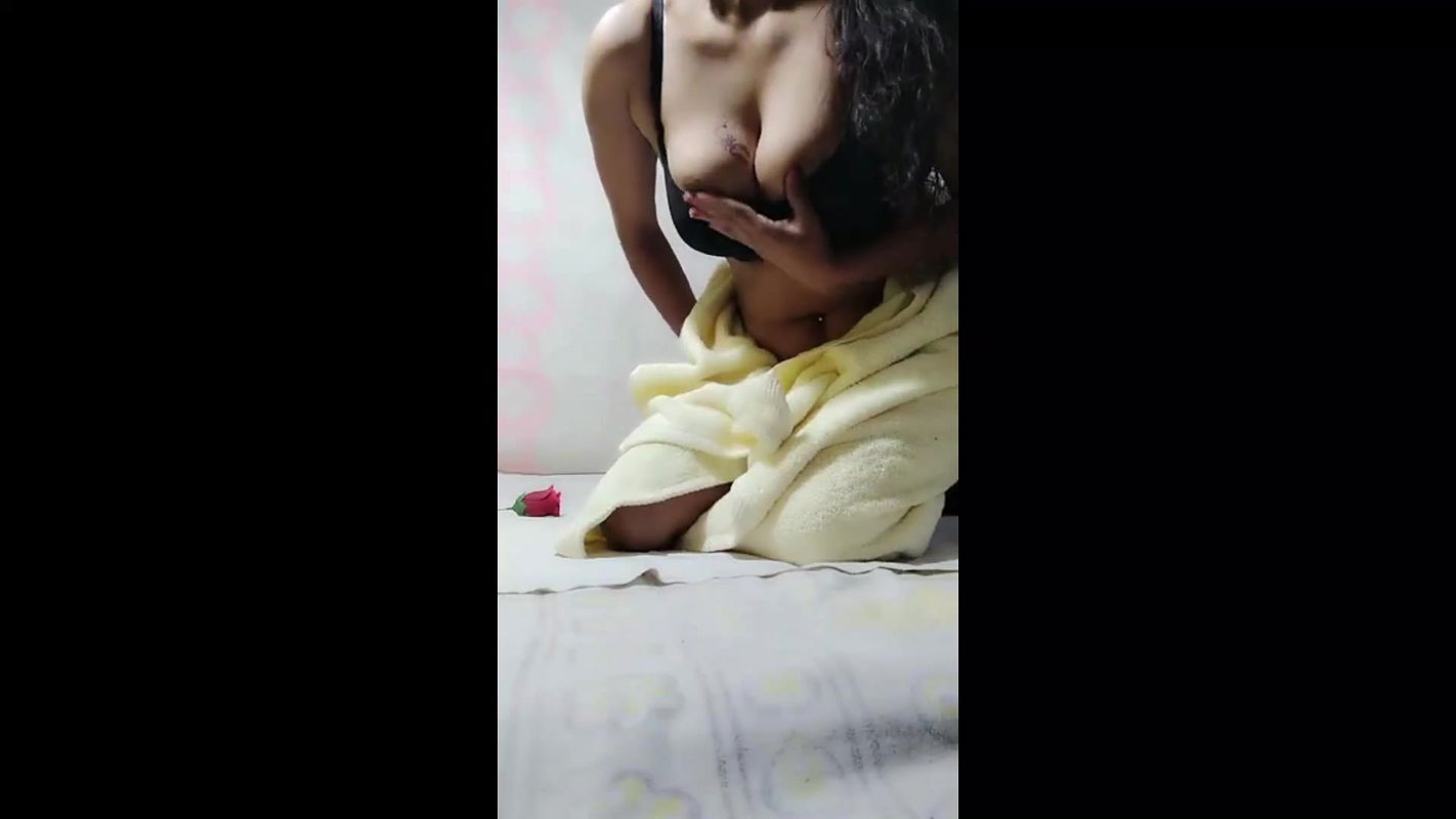 Hot Indian sex chat girl private cam topless show