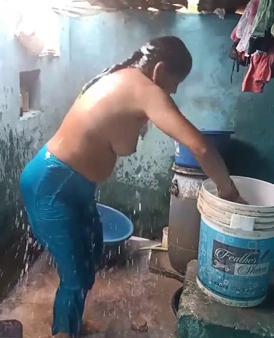 Mature topless village aunty bathing caught