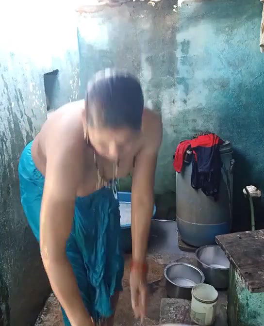 Mature topless village aunty bathing caught