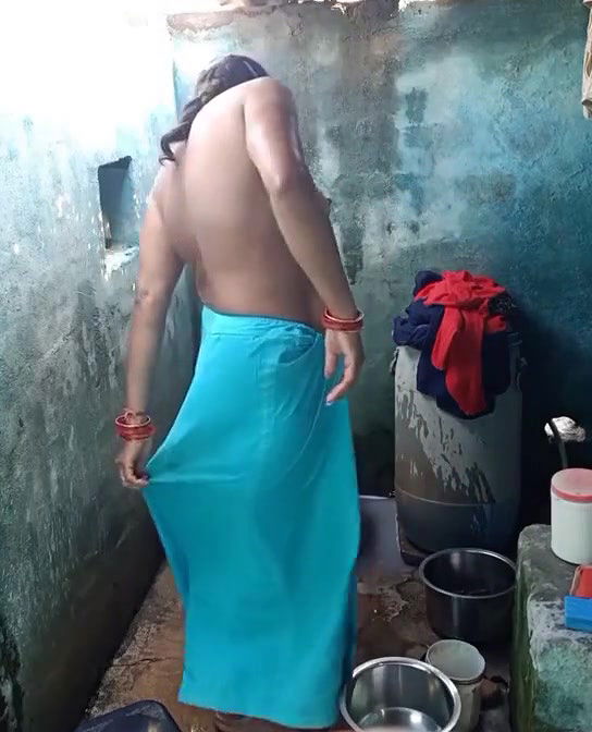 Mature topless village aunty bathing caught