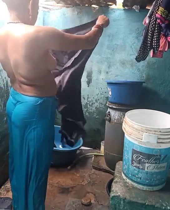 Mature topless village aunty bathing caught