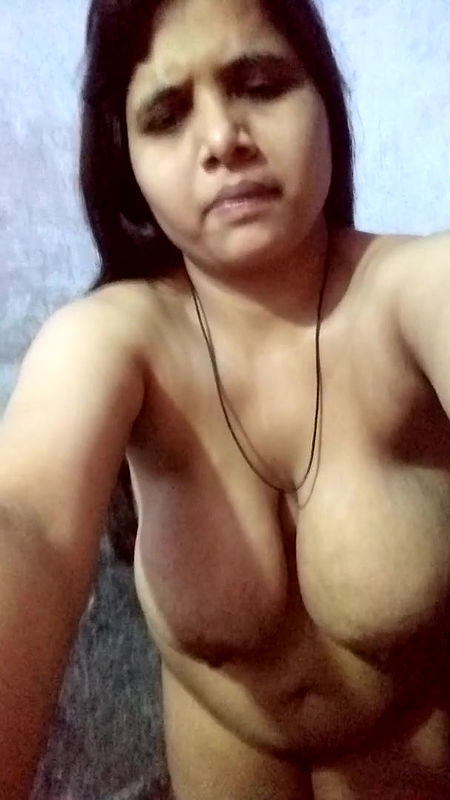 Busty Desi wife flaunting her busty nude body on cam