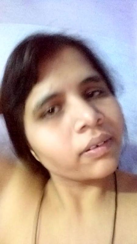 Busty Desi wife flaunting her busty nude body on cam