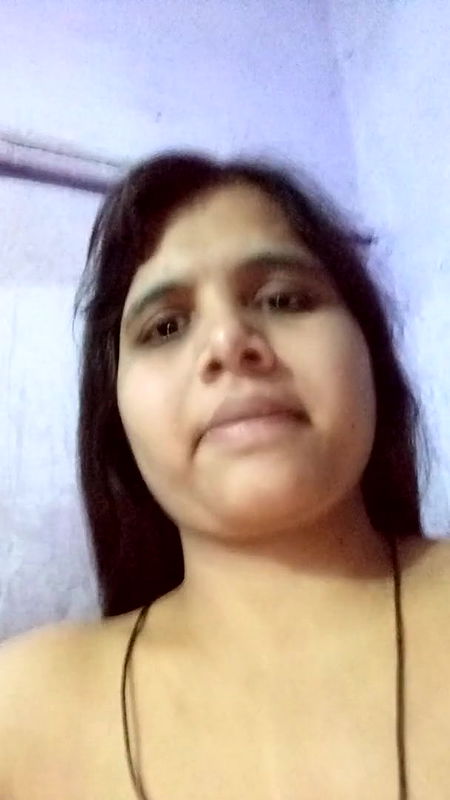 Busty Desi wife flaunting her busty nude body on cam