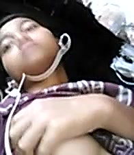 Big booby college girl displays her nude boobs