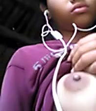 Big booby college girl displays her nude boobs