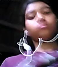 Big booby college girl displays her nude boobs