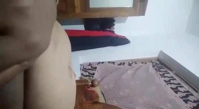 Unsatisfied milf masturbates