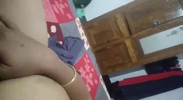 Unsatisfied milf masturbates