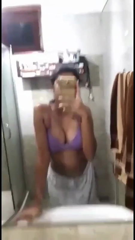 dusky slim girl nude show