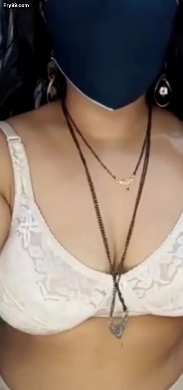 Desi Indian aunty self satisfaction on webcam