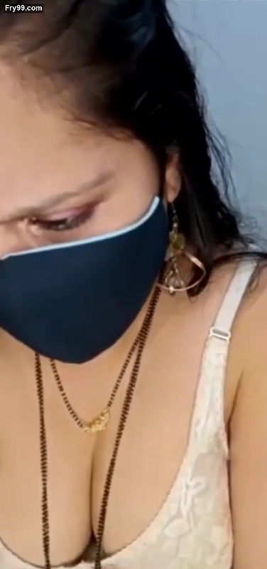 Desi Indian aunty self satisfaction on webcam