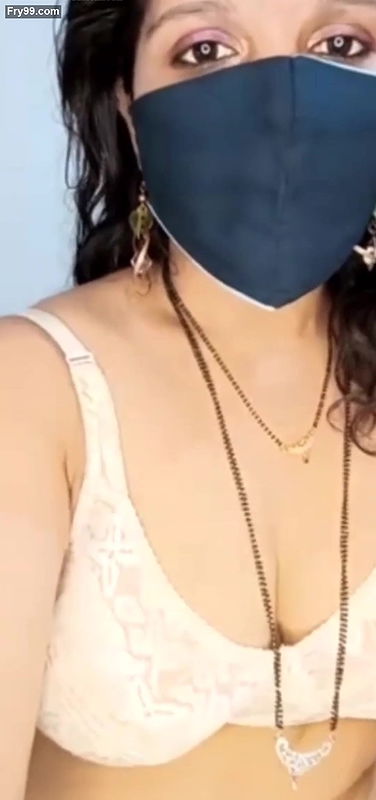 Desi Indian aunty self satisfaction on webcam