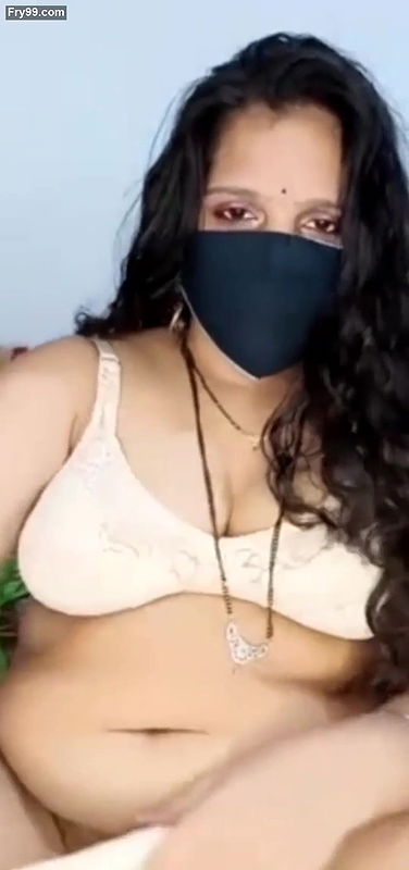 Desi Indian aunty self satisfaction on webcam