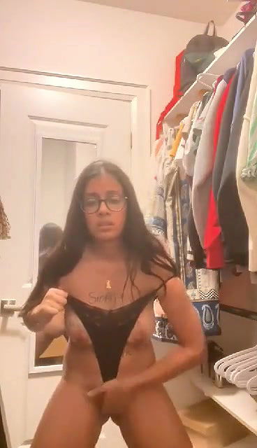 beautiful girl nude pussy slap