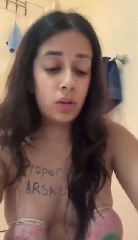 beautiful girl nude show drink toilet water