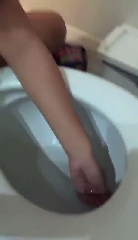 beautiful girl nude show drink toilet water