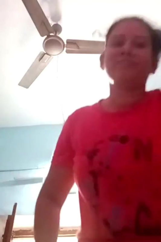 boobs showing sexy aunty