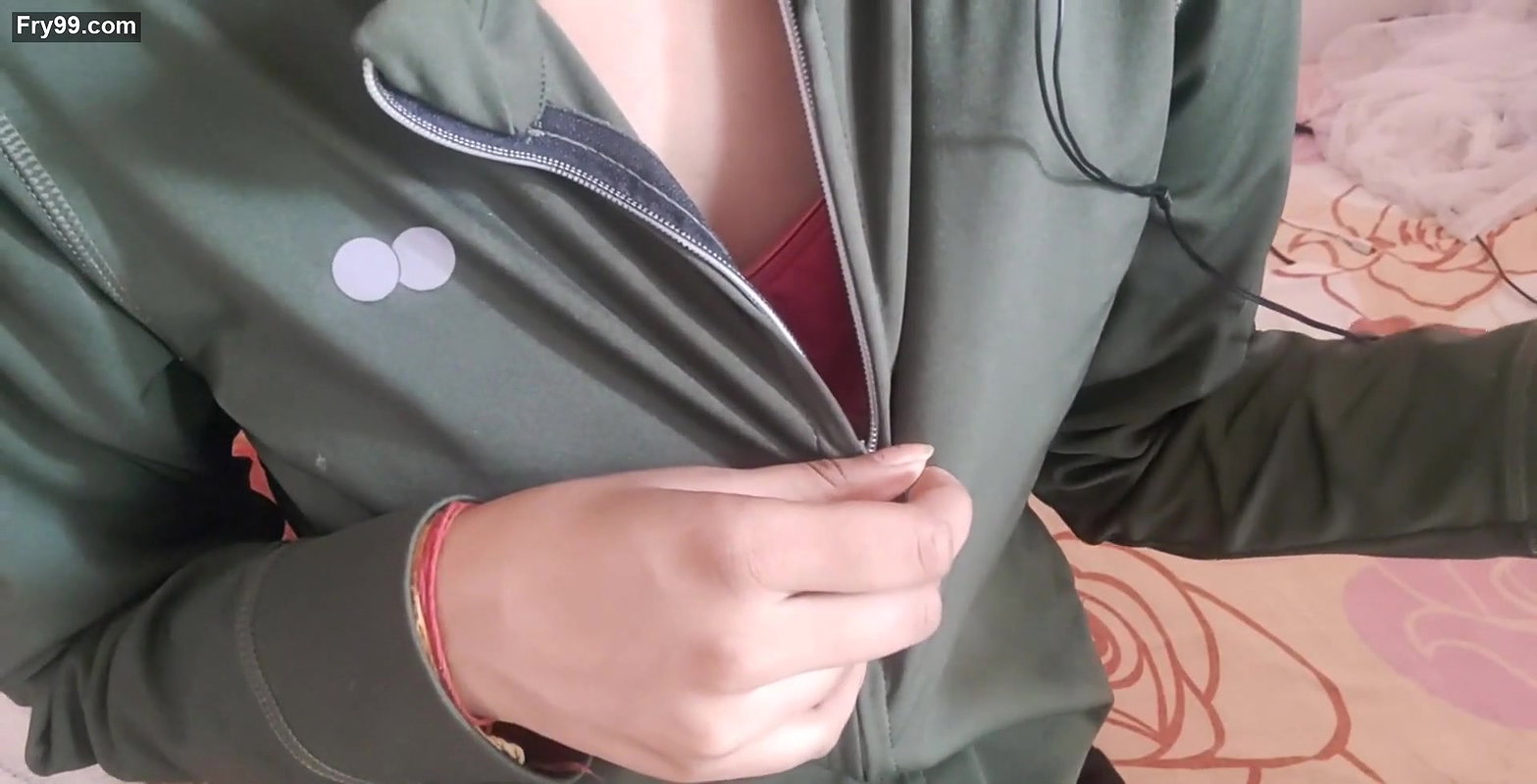 Indian girl t shirt open boobs