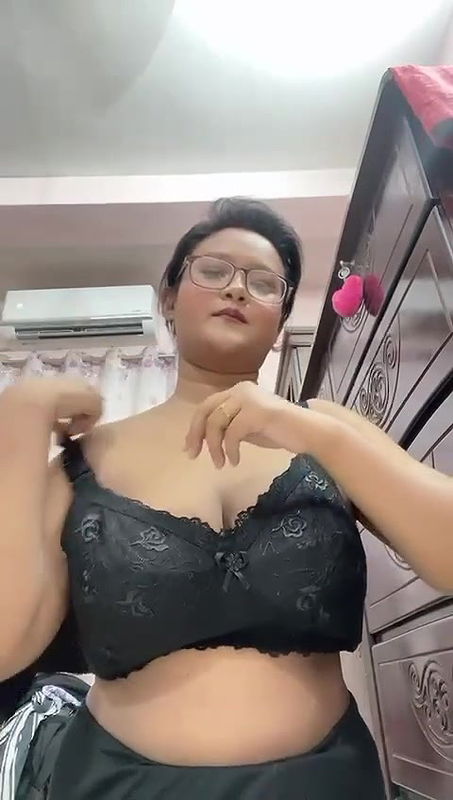 sexy chubby girl showing big boobs
