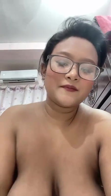 sexy chubby girl showing big boobs